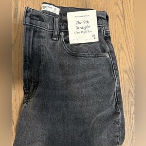 BRAND NEW Abercrombie & Fitch “The 90’s Straight” Ultra High Rise